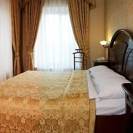 Royal Street Hotel 3*