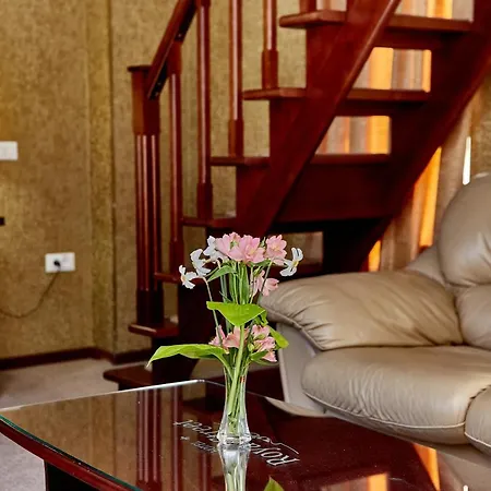 Royal Street 3*