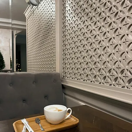 Royal Street 3*