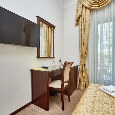 Royal Street 3*