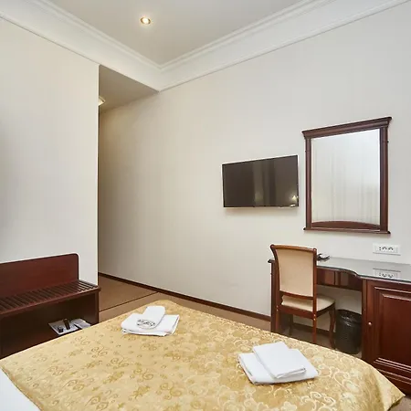 Royal Street 3*