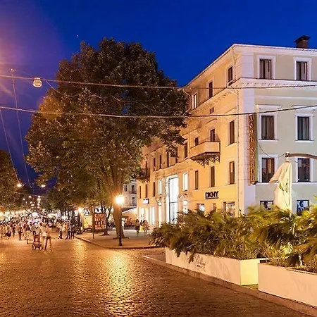 Royal Street 3*