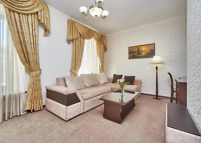 Royal Street Hotel 3*